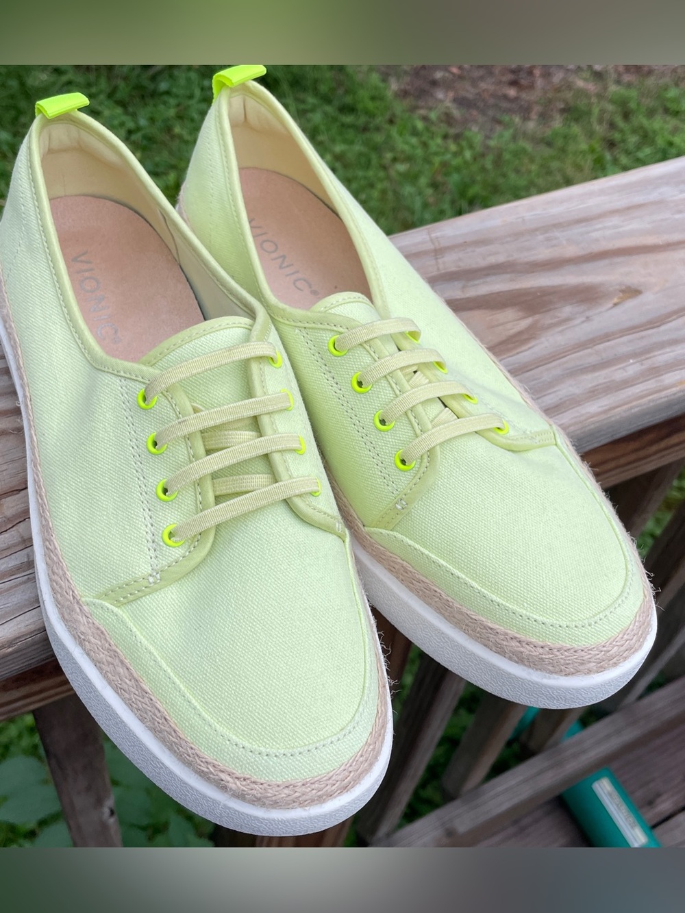 VIONIC Lime Green Women's Casual Sneakers size 9